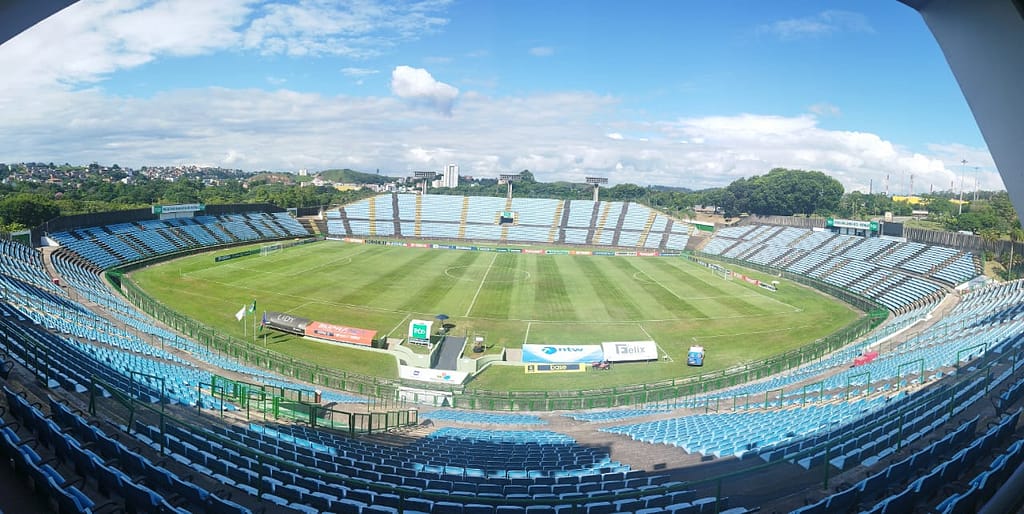 MP move ação contra prefeito de Ipatinga por propaganda pessoal em jogos no Ipatingão