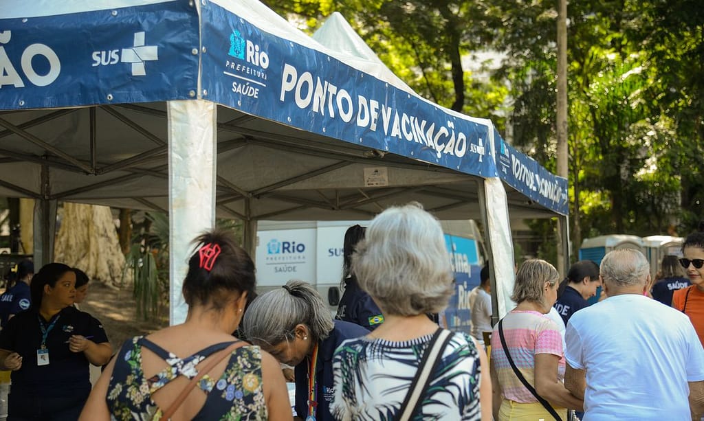 Rio espera vacinar 100 mil pessoas neste Dia D contra a Gripe