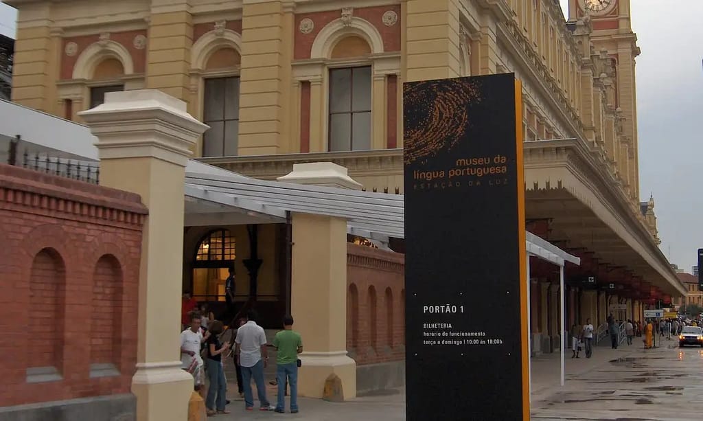 Museu da Língua Portuguesa estreia feira mensal de troca de livros