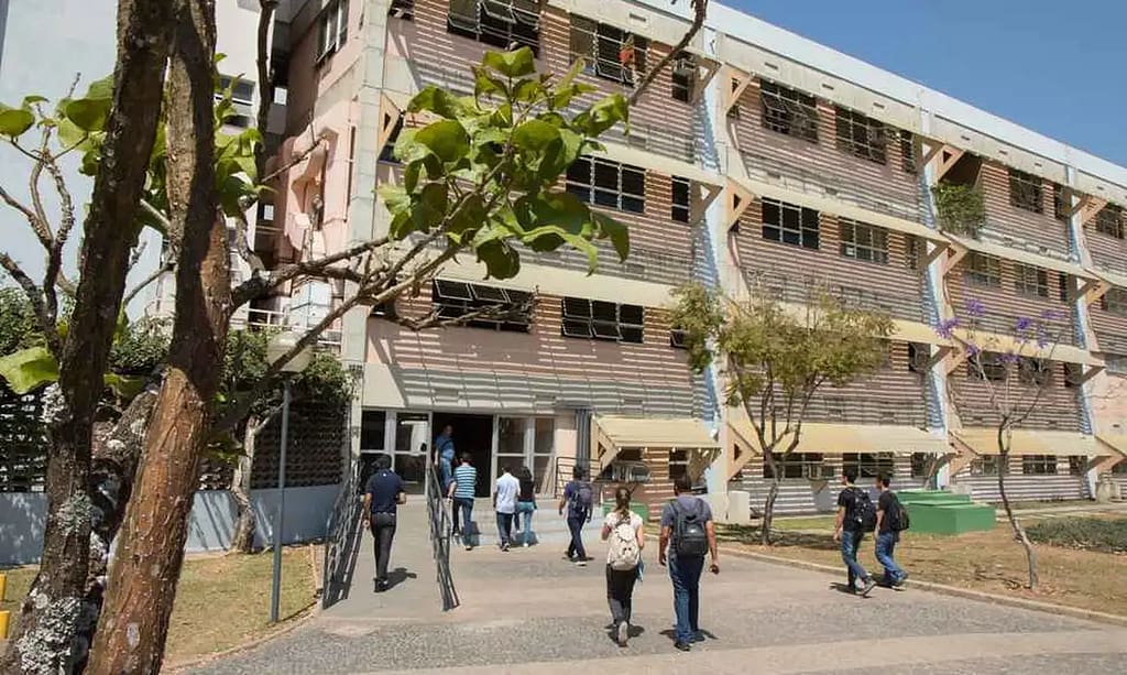 Professores de instituições federais de ensino entram em greve