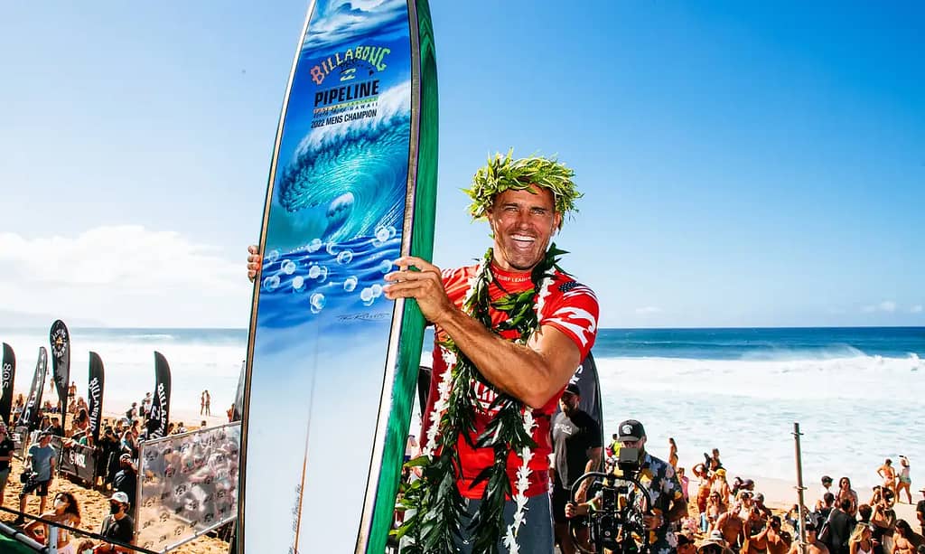 “Tudo chega ao fim”, diz Kelly Slater após eliminação em etapa da WSL