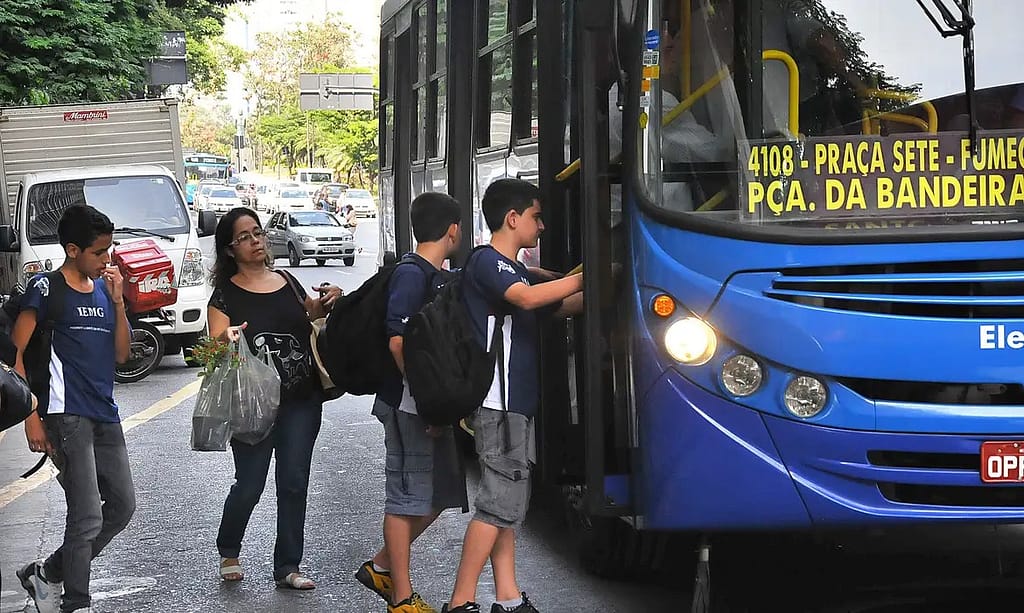 Tarifa zero aumenta número de passageiros, mostra estudo