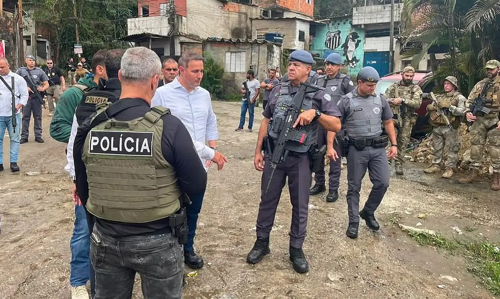 Governo de SP quer aumentar atribuições da Polícia Militar