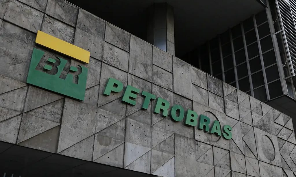 Petrobras irá distribuir R$ 21,95 bi em dividendos extraordinários