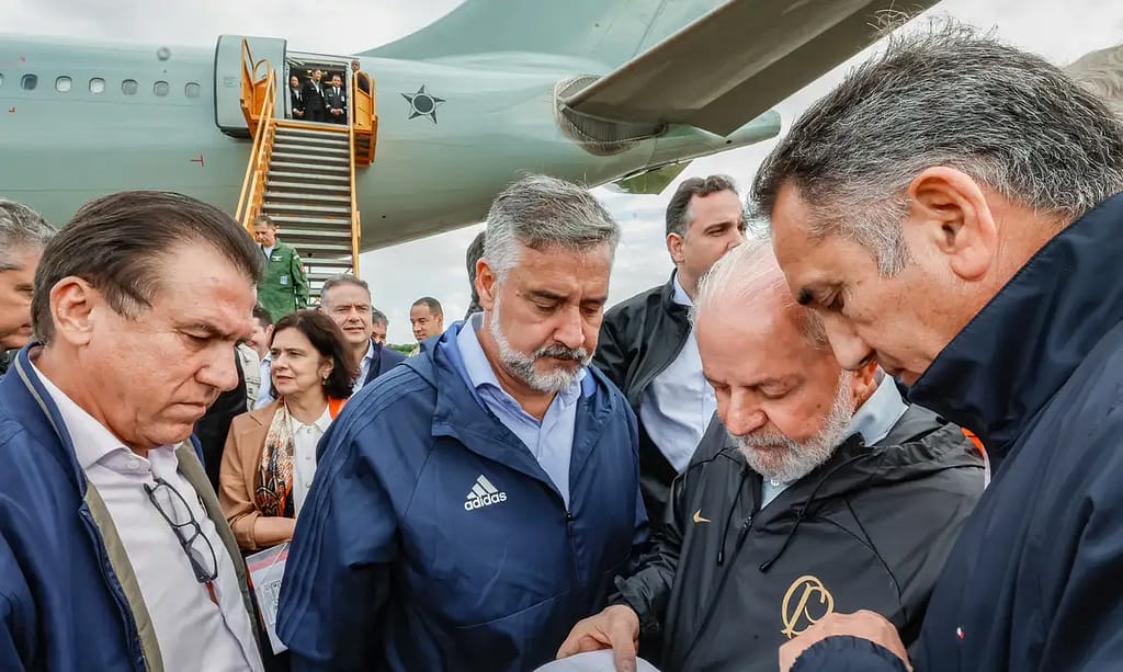 Lula garante verba para reconstrução de estradas no Rio Grande do Sul