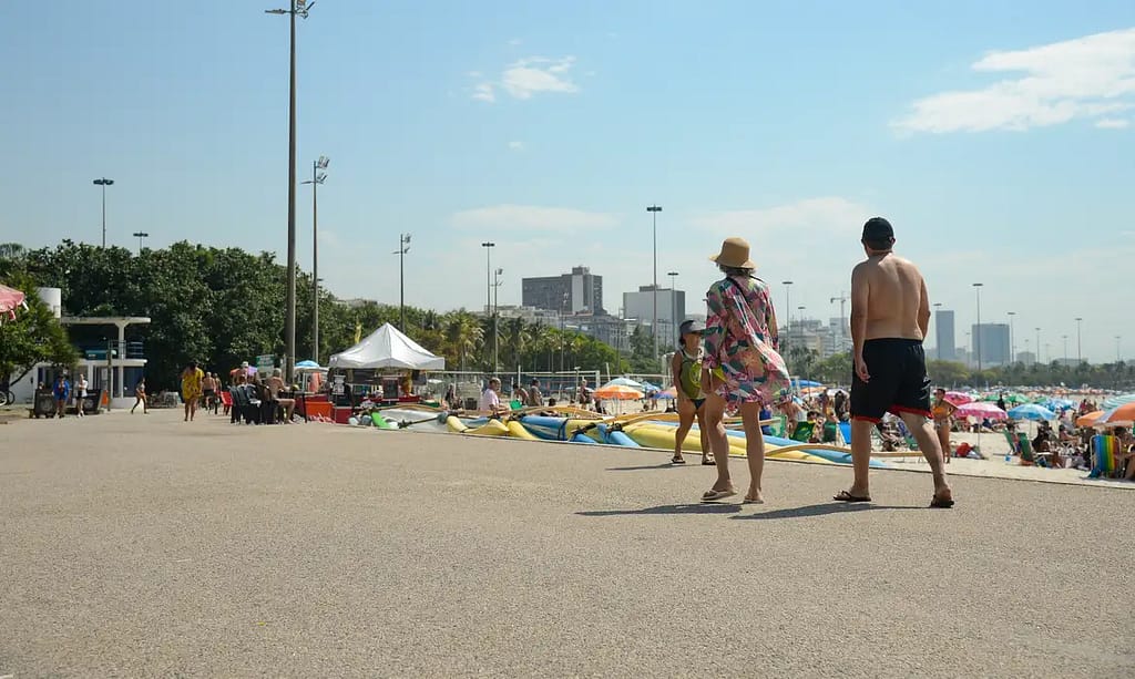 Rio e partes de SP, ES e MG terão onda de calor até quinta-feira