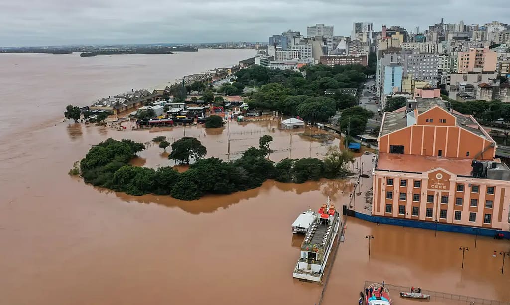 Secom pede investigação de postagens com fake news sobre ações no RS