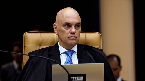 PF indicia três por calúnia contra ministro Alexandre de Moraes