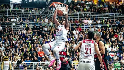 Franca derrota Flamengo e fica a uma vitória do título do NBB