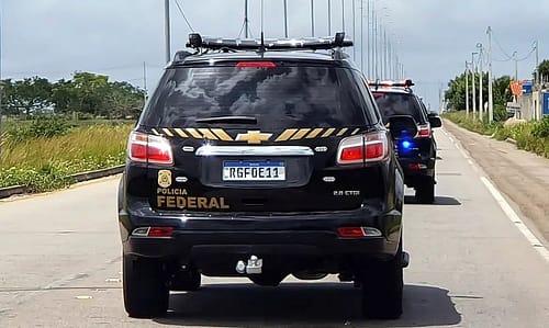 PF e PRF apreendem 73 quilos de cocaína escondida em caminhão na Dutra