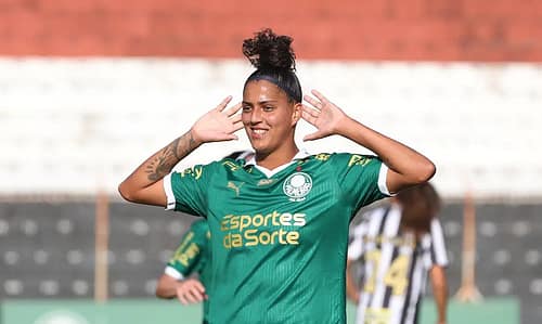 Amanda  brilha e faz 3 em goleada do Palmeiras sobre Santos por 6 a 0