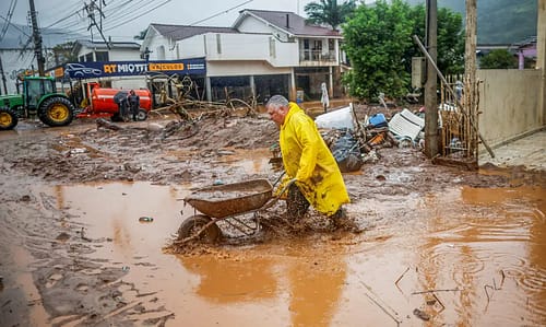 Parte da tragédia no Rio Grande do Sul foi causada por ação humana