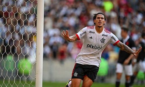 image-21-500x299 Flamengo aplica 6 a 1 no Vasco e vira líder provisório do Brasileirão