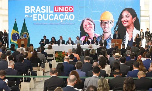 Governo anuncia R$ 5,5 bi para obras e novos campi universitários