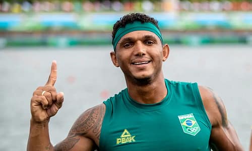 Isaquias Queiroz vê briga apertada por recorde individual de medalhas