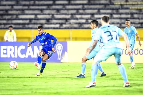 Cruzeiro busca vitória decisiva contra Universidad Católica na Copa Sul-Americana