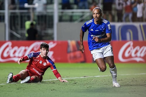 Cruzeiro vence o La Calera e garante classificação na Sul-Americana