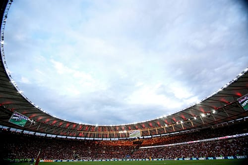 Mais de 30 torcedores de Flamengo e Vasco são levados a delegacias