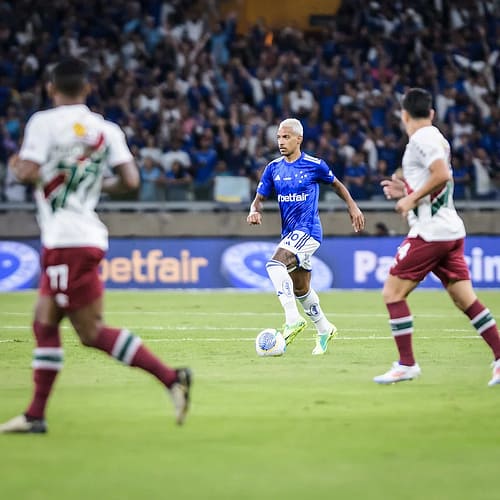 Cruzeiro brilha com dois gols de William e dorme no G-6 do Brasileirão