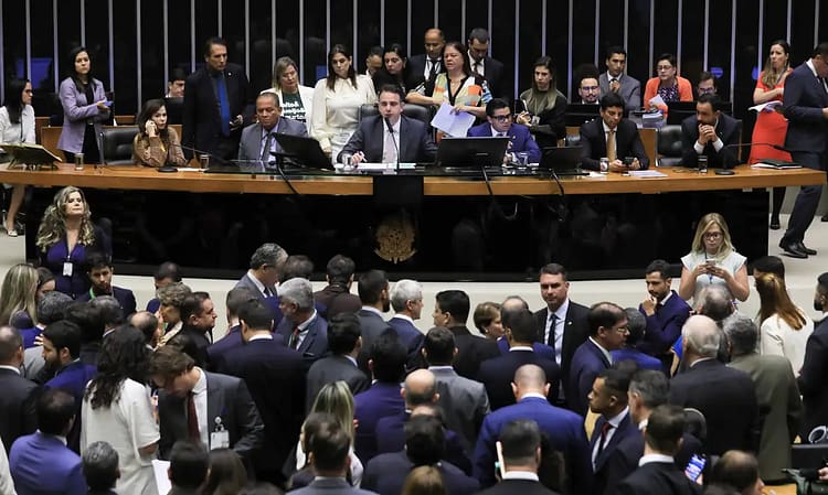 Congresso derruba vetos e eleva valor de emendas parlamentares