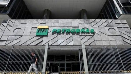 Conselho da Petrobras propõe pagar 50% dos dividendos extraordinários