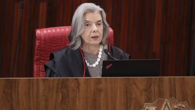 Cármen Lúcia diz que decisão judicial não pode ser descumprida